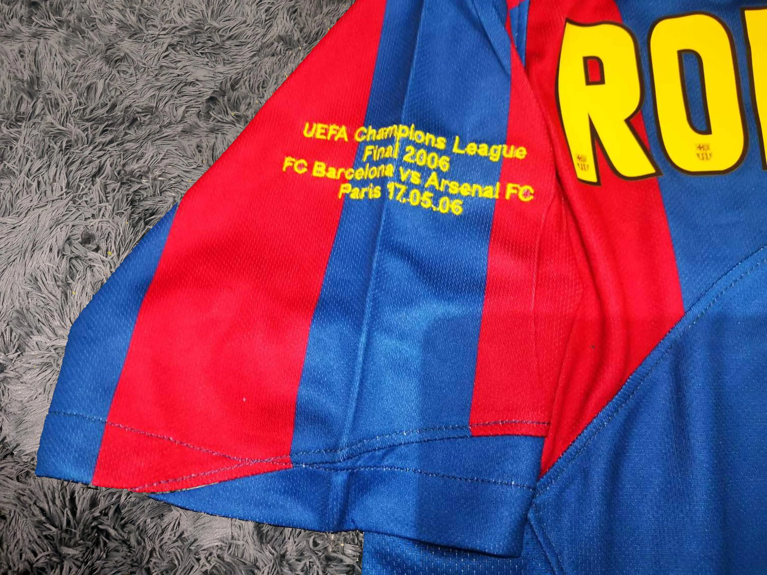Ronaldinho Ga煤cho SIGNED Barcelona 04/05 Home UCL Jersey/Shirt - COA - 2005 Retro