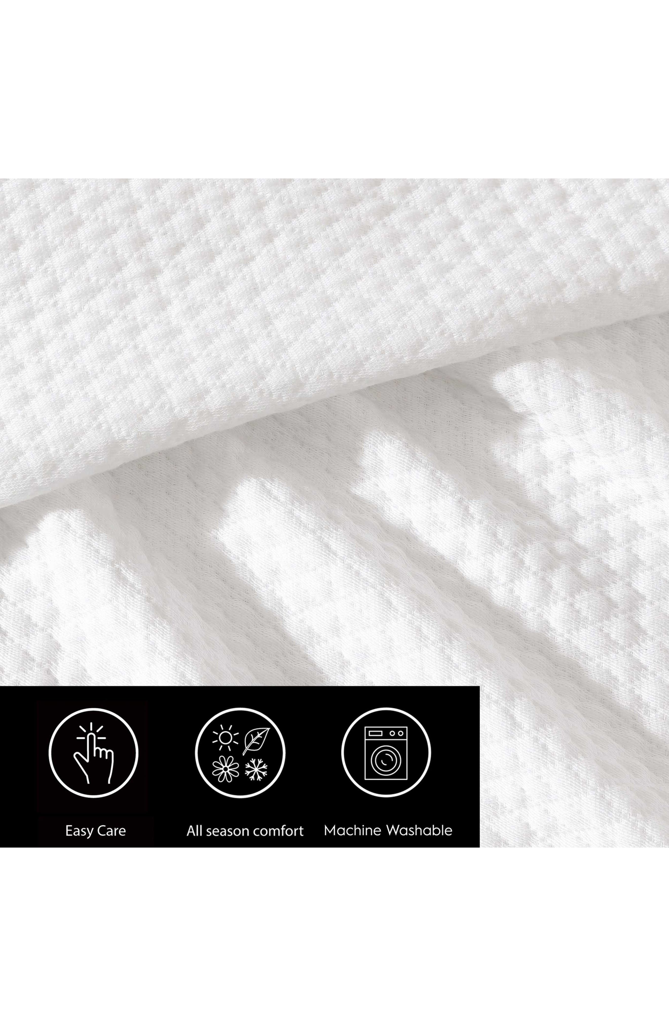Vera Wang Matelassé Cotton Jacquard Blanket