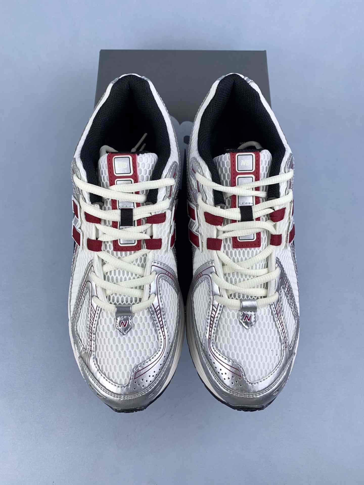 1906R Shoes