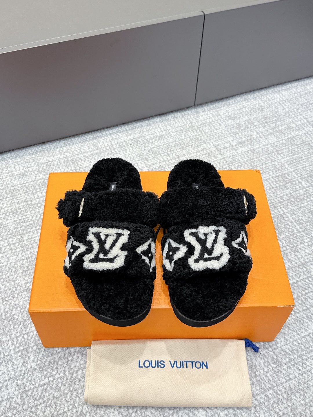 0411 New Breathable Loose Home Couple Logo Slippers