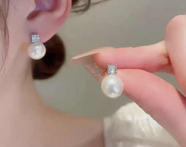 Solvellae Classic Lustre Pearl Drop Earrings