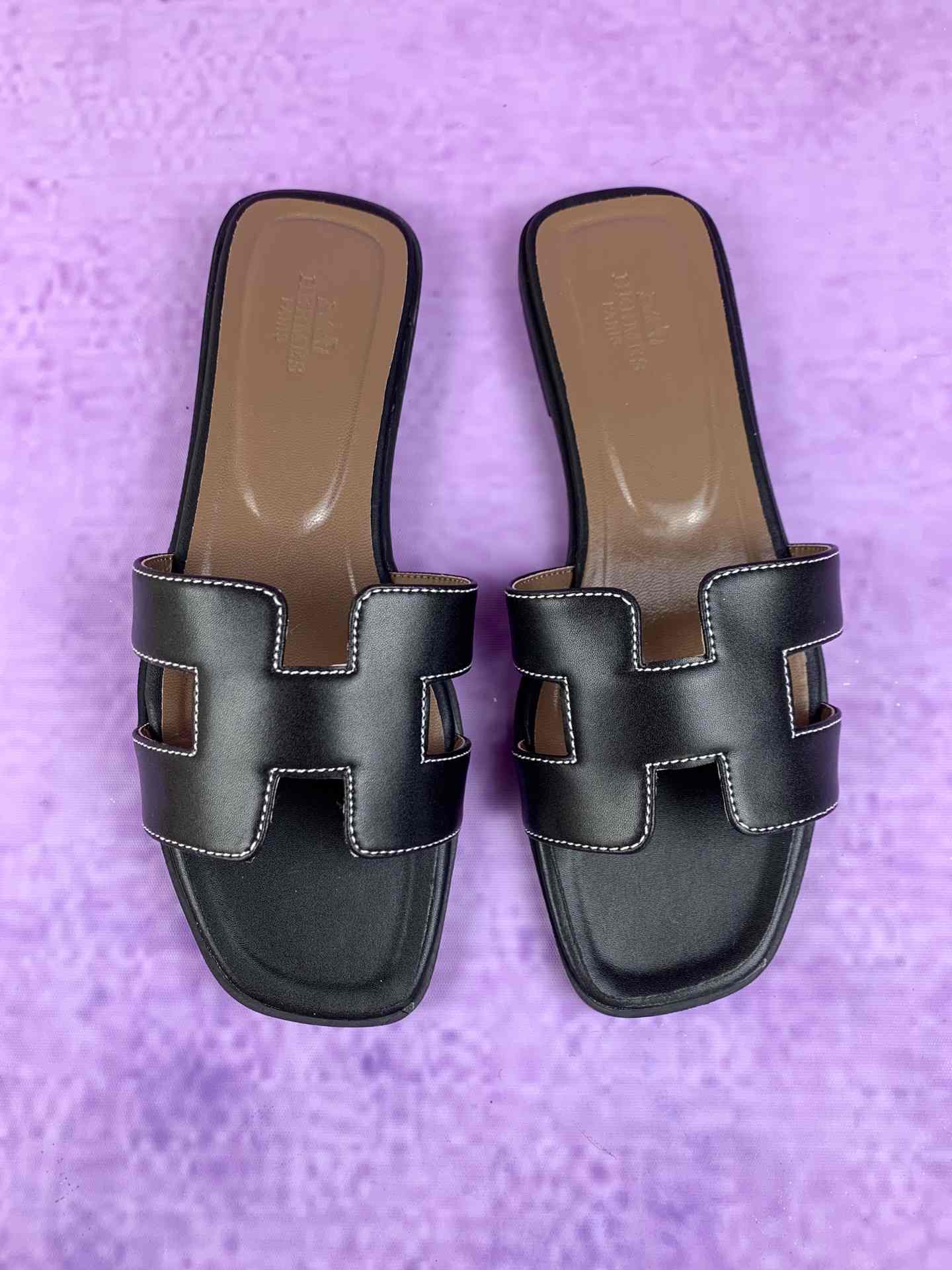 Oran sandal