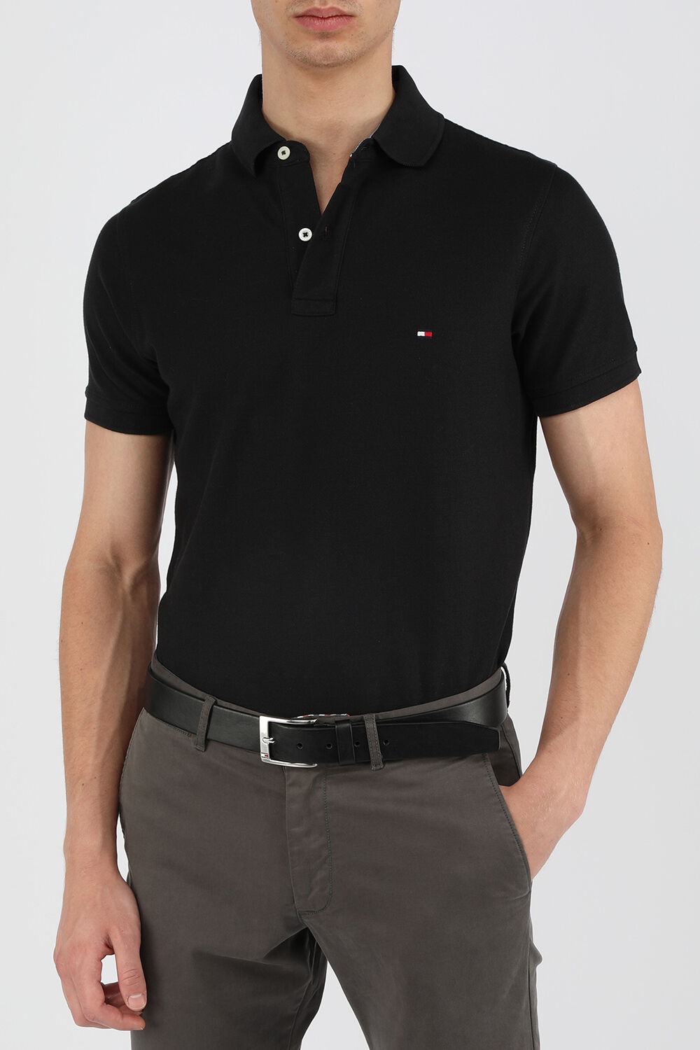 TOMMY HILFIGER חגורת עור שחורה עם אבזם כסוף