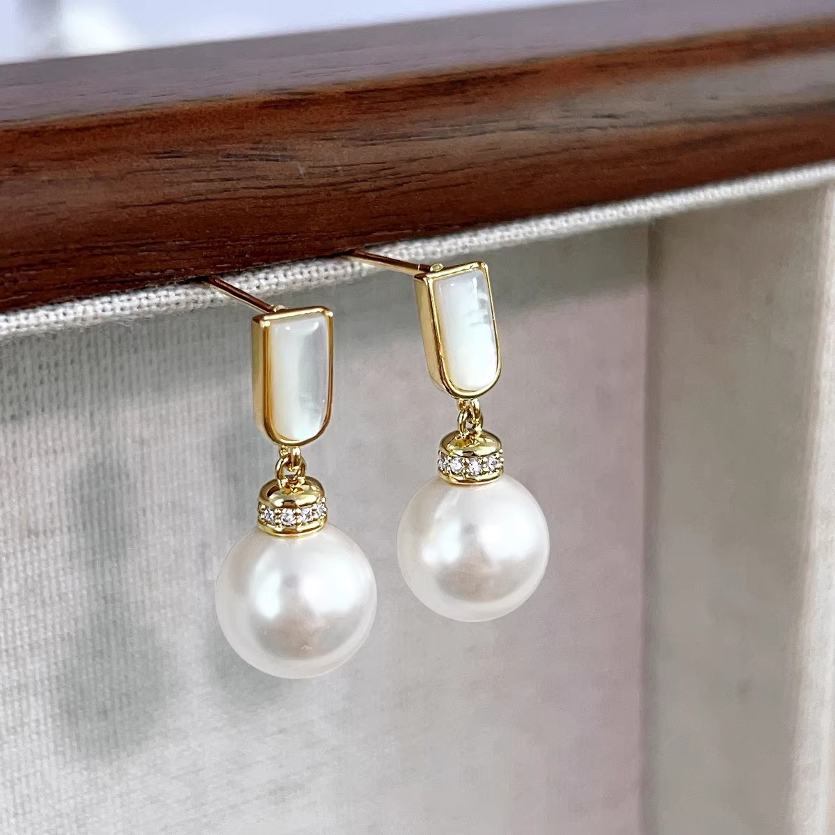 Afternoon Champagne Pearl Earrings, Sterling Silver French Retro Ins Style Stud Earrings, U-Shaped, Internet Celebrity Light Luxury High-End Earrings