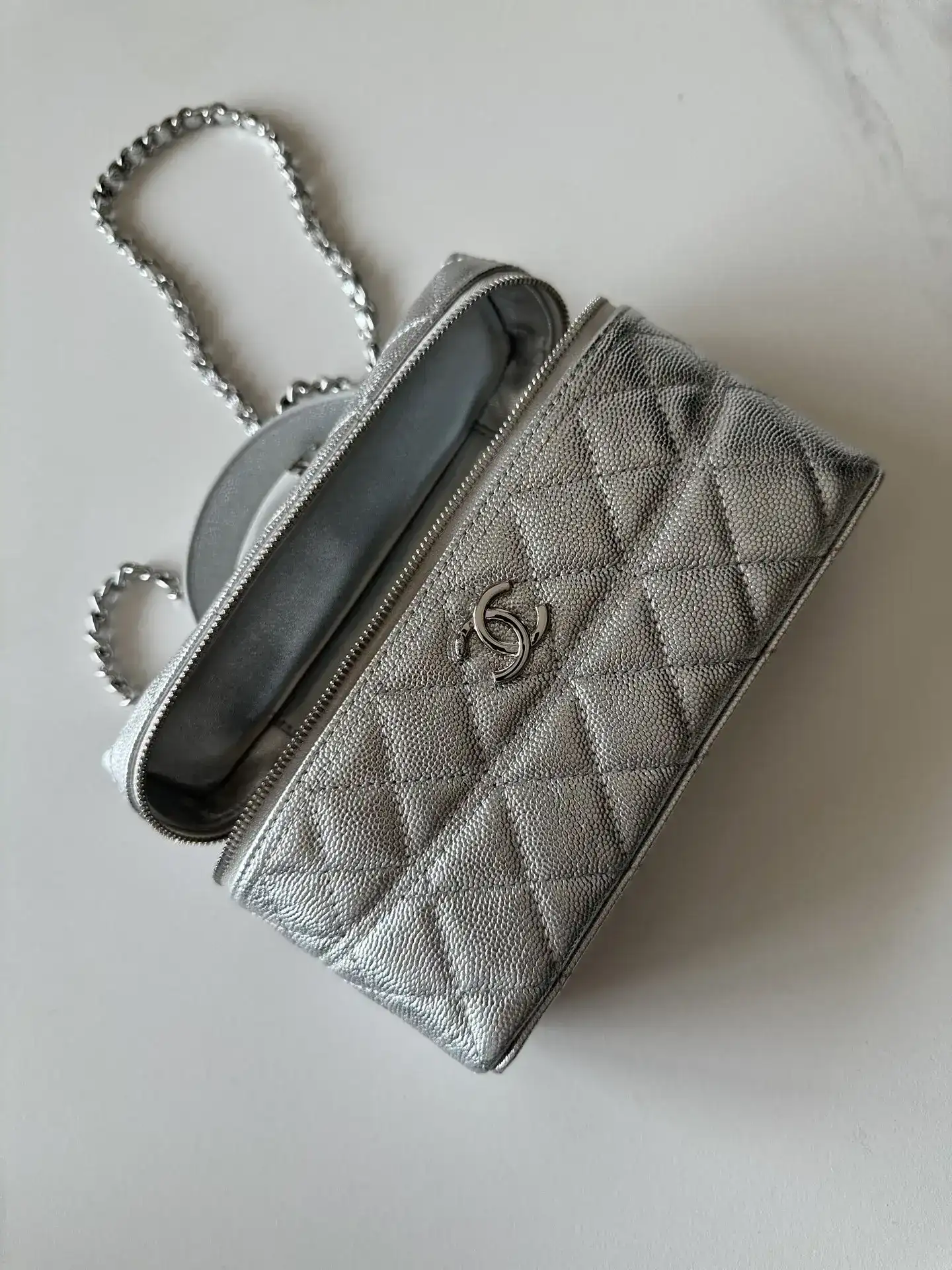 Chanel Versatile Shoulder Bag product photo from LabelPicks