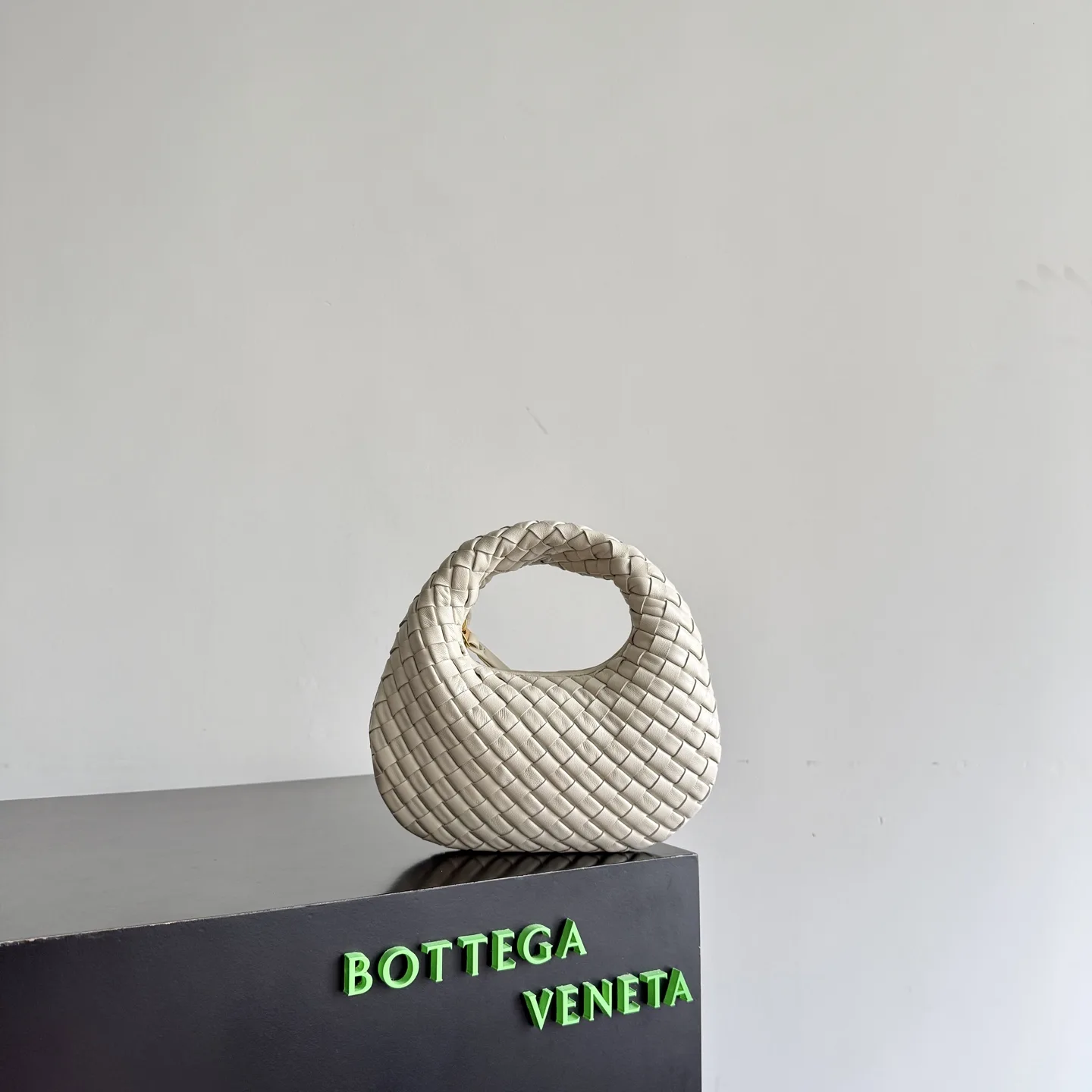 Bottega Veneta Pink Intrecciato Woven Leather Hobo Bag product photo from LabelPicks