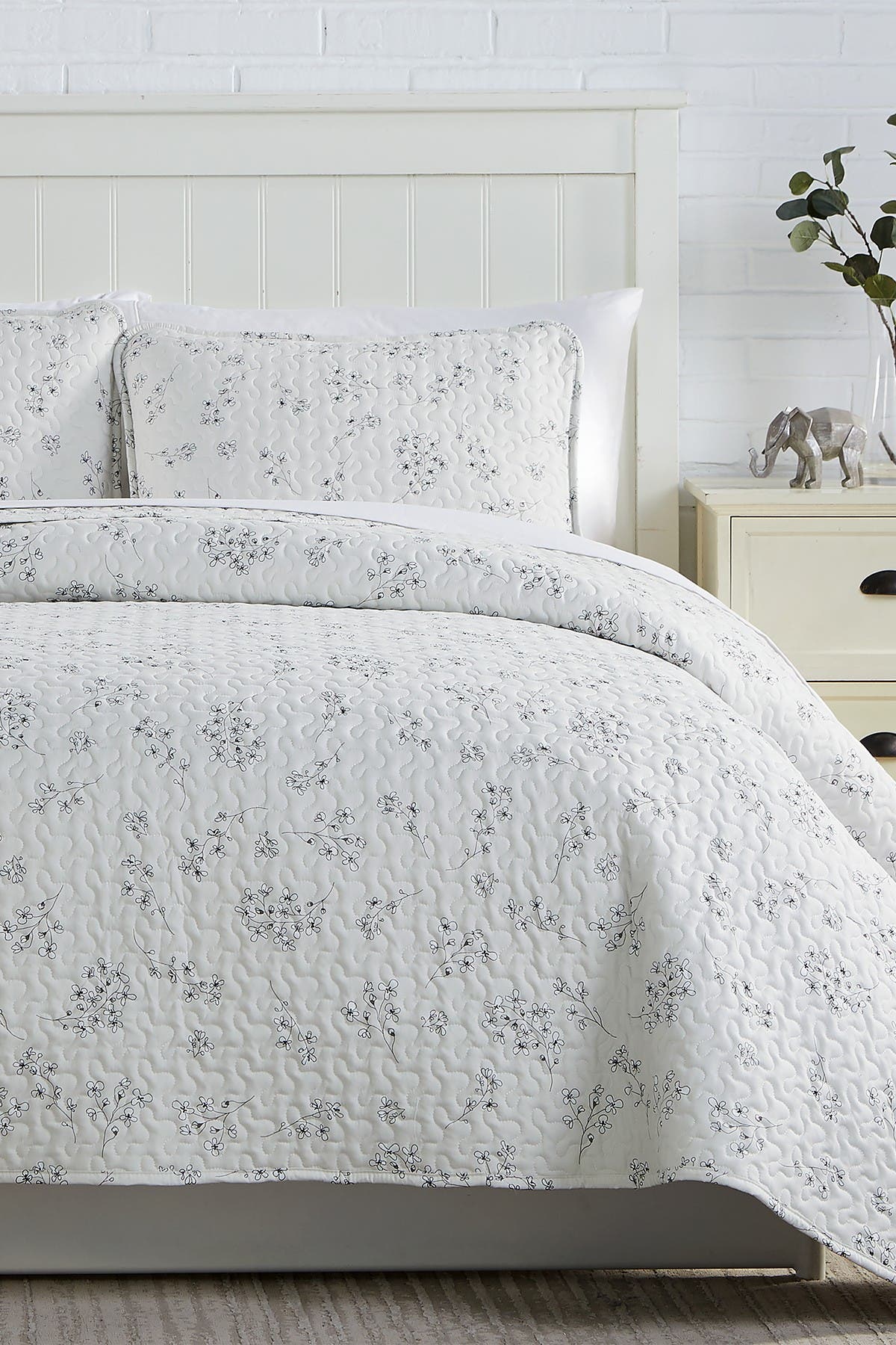 SOUTHSHORE FINE LINENS Sweet Florals Oversized Quilt Set