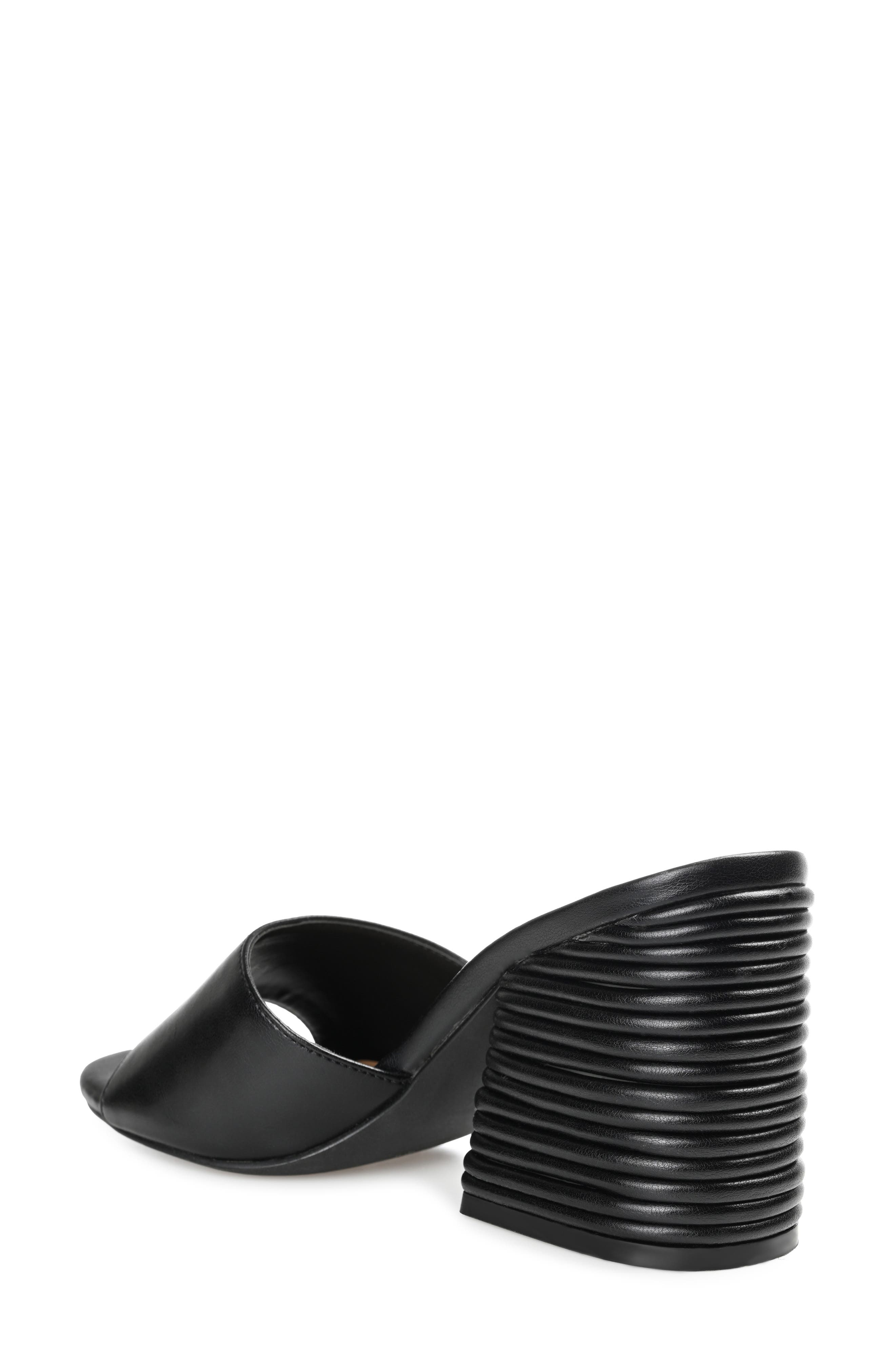 Journee Collection Leslee Peep-Toe Pump