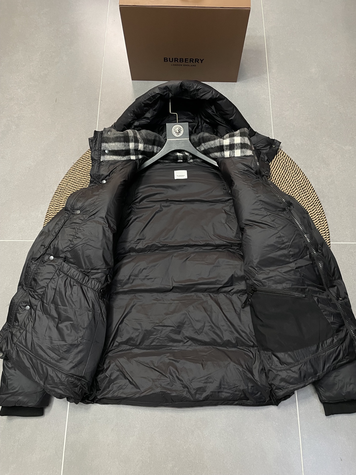 2025 latest leisure trend warm and comfortable ski windproof down jacket