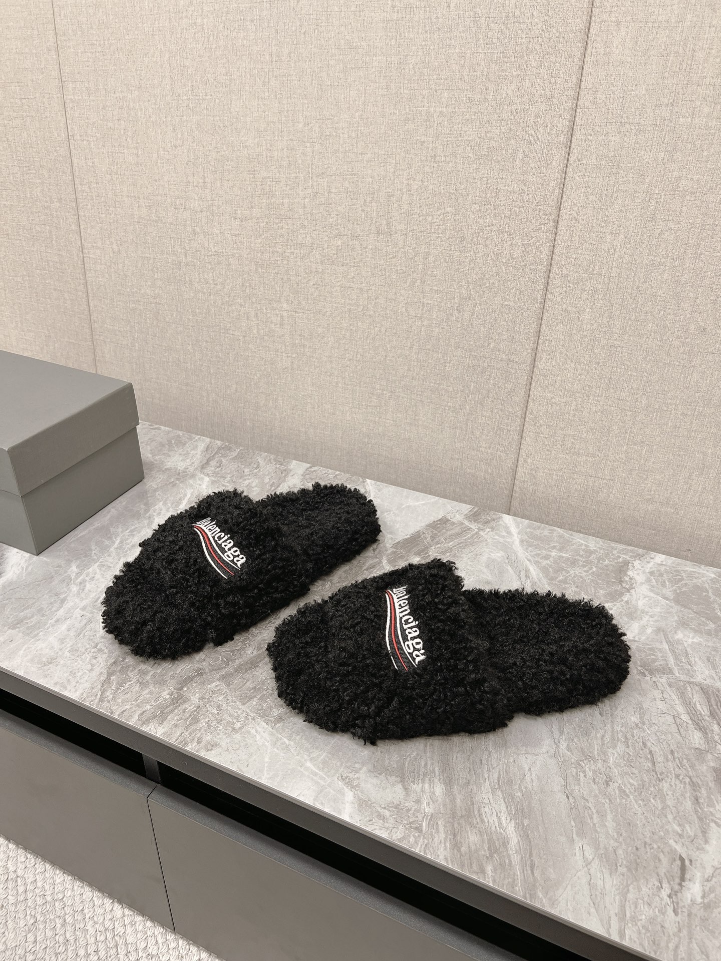 0411 New Breathable Loose Home Couple Logo Slippers