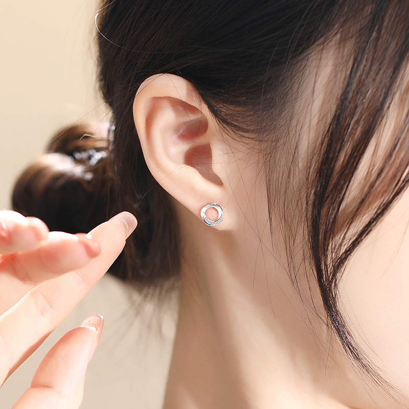 925 sterling silver Möbius ring earrings for women, fashionable and simple geometric French style twisted earrings