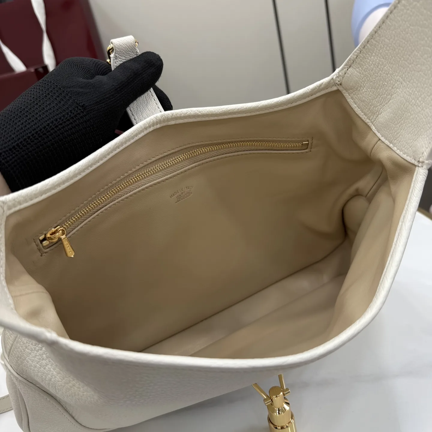 Gucci White Jackie Grained Leather Shoulder Bag product photo from LabelPicks