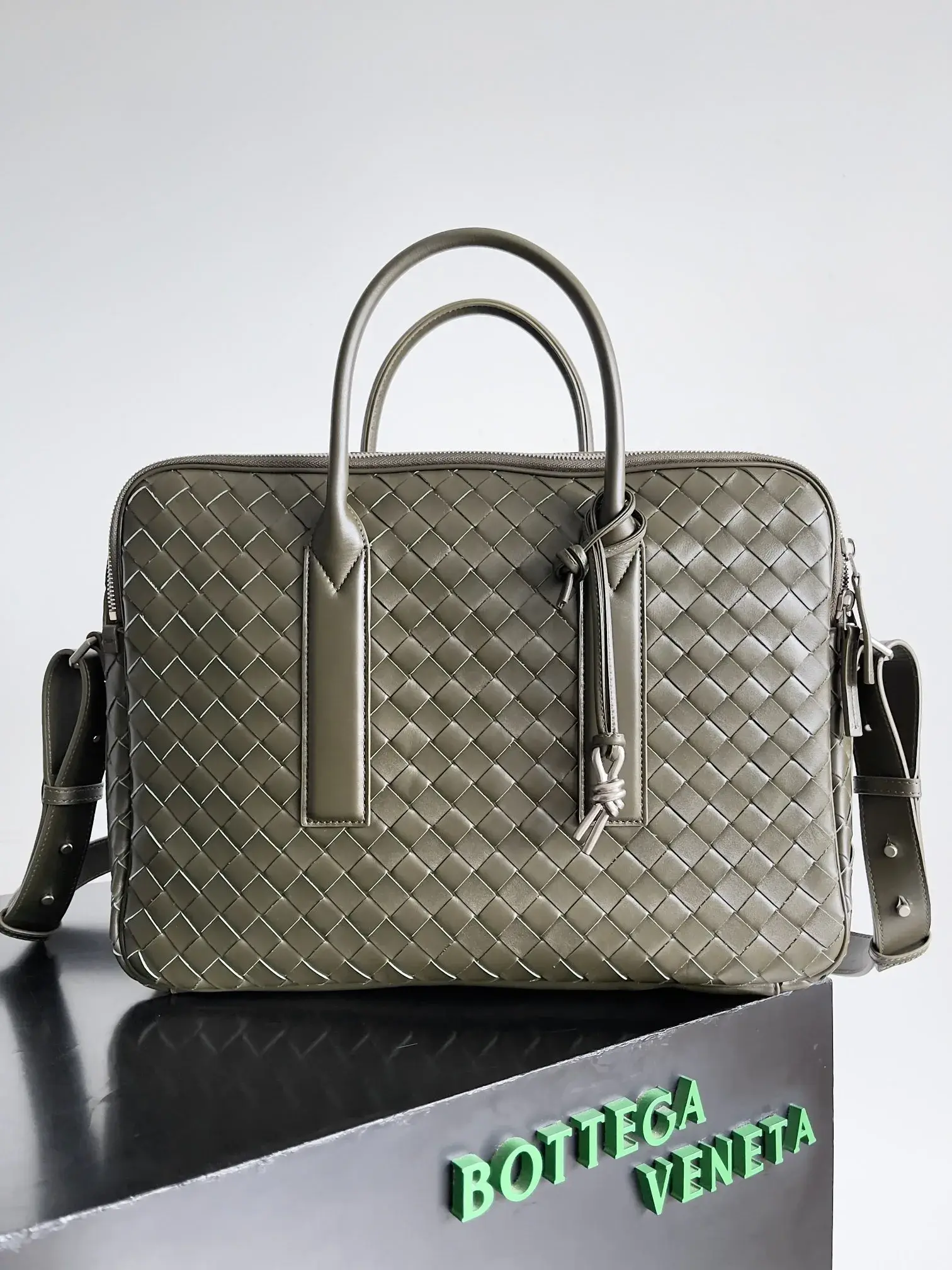 Bottega Veneta Getaway Tote Bag product photo from LabelPicks
