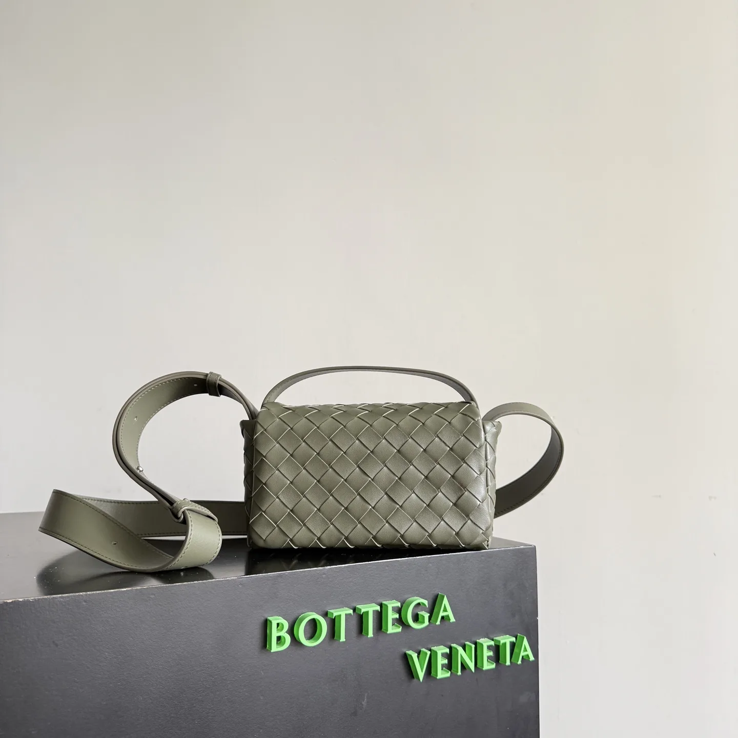 Bottega Veneta Intrecciato Woven Leather Top Handle Bag product photo from LabelPicks