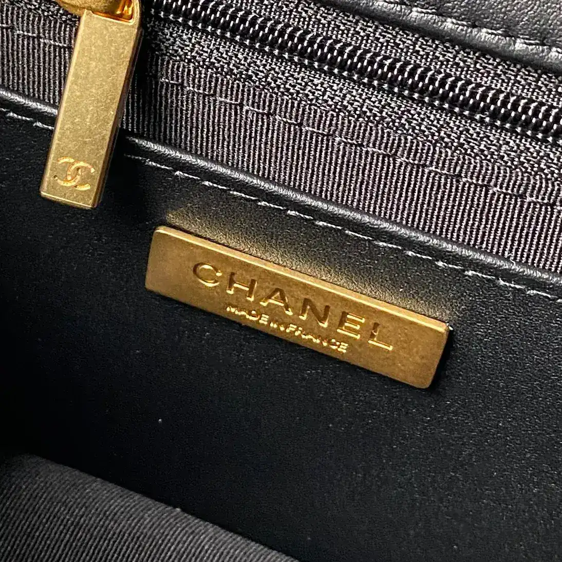 Chanel Quilted Leather Classic Flap Crossbody Bag product photo from LabelPicks