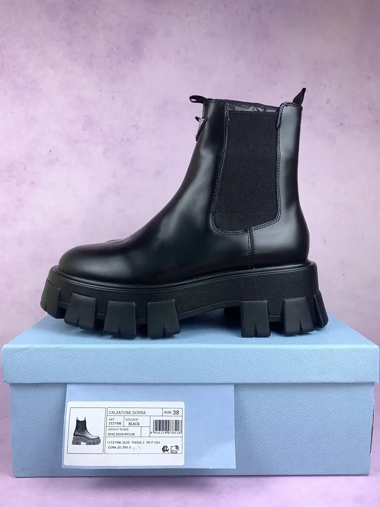 Monolith leather Chelsea boots product photo from LabelPicks