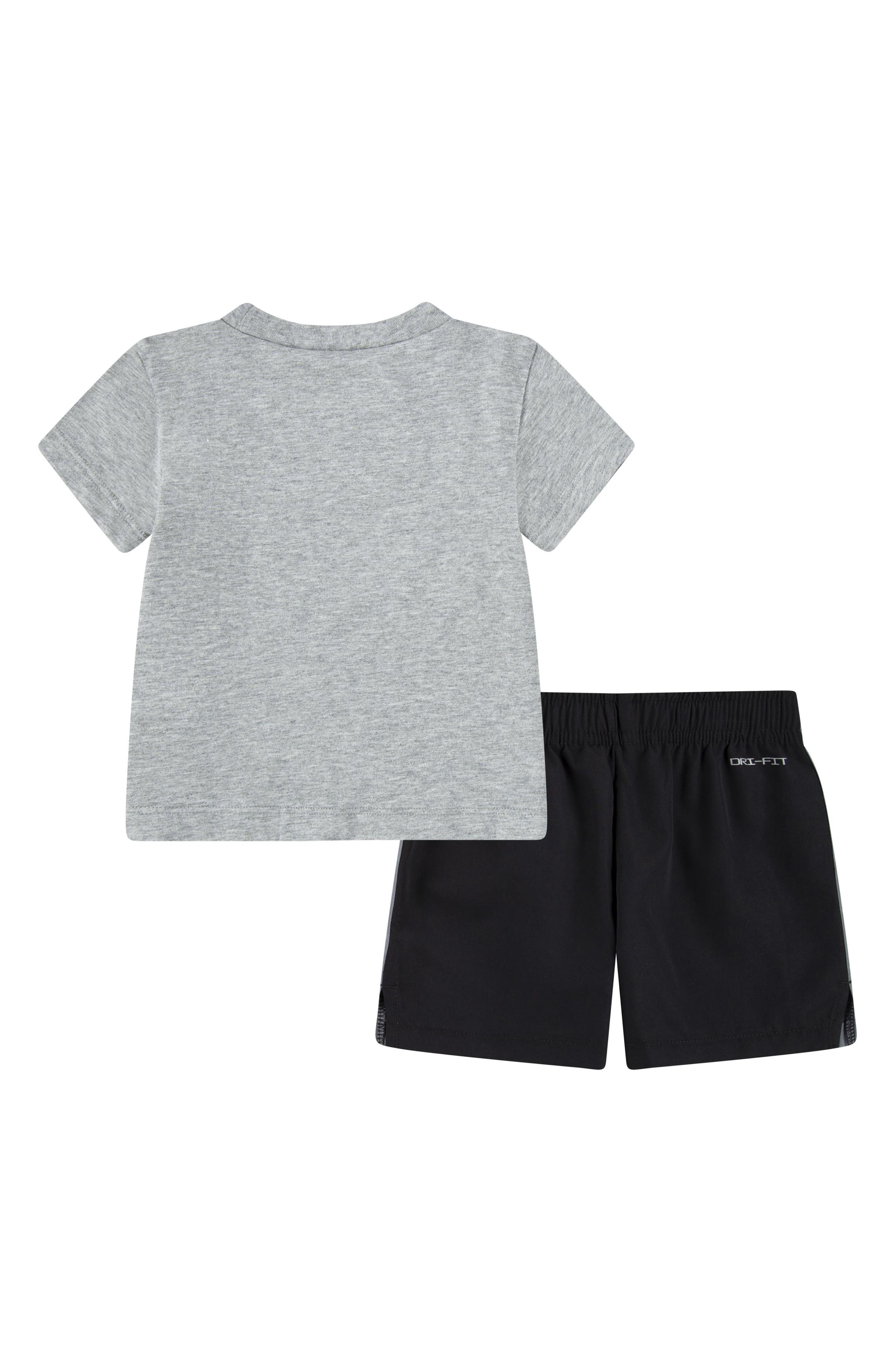 Nike Dri-FIT Sportswear Club Graphic T-Shirt & Shorts Set