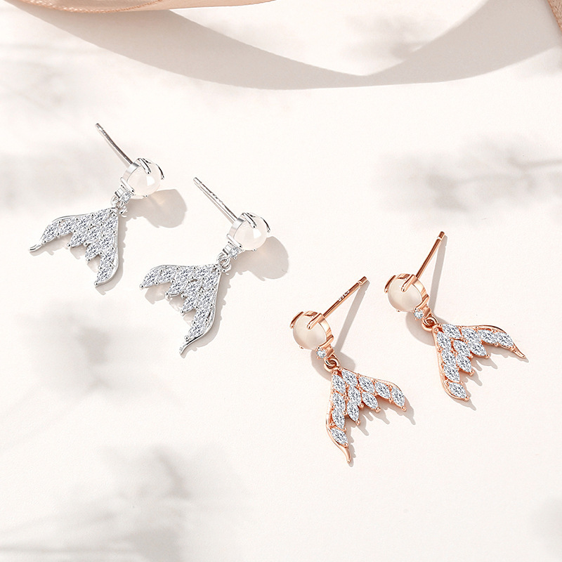 Original fish-tail earrings for women, made of pure silver, featuring a Korean-style, niche design with a high-end aesthetic, and adorned with white chalcedony and micro-paved cubic zirconia