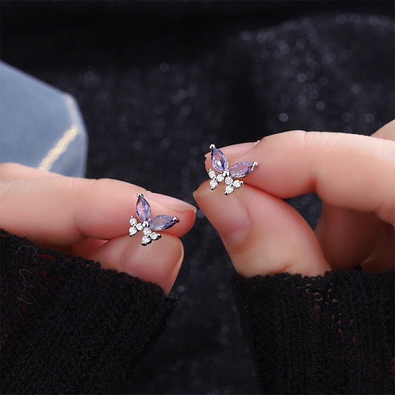 Butterfly-shaped purple crystal stud earrings, made of 999 sterling silver, with a chic and sophisticated look, small and delicate, featuring sparkling cubic zirconia, simple and elegant earrings