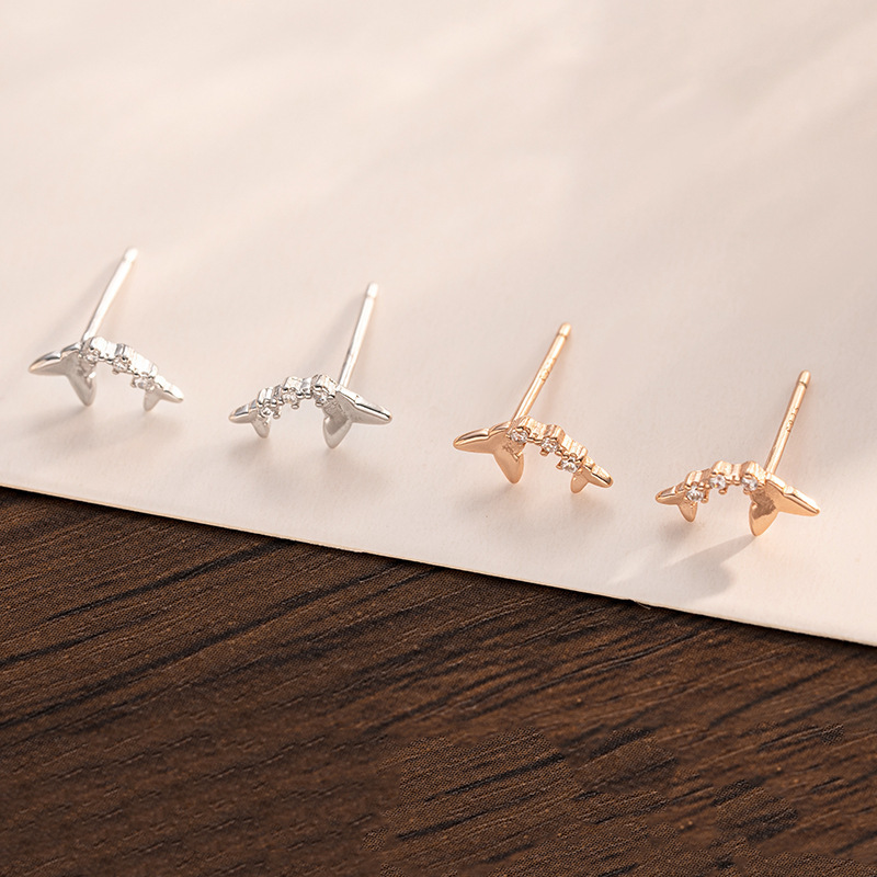 999 pure silver butterfly earrings for women, summer forest style, Korean version, trendy, minimalist, small and delicate, with an Instagram-inspired cool aesthetic