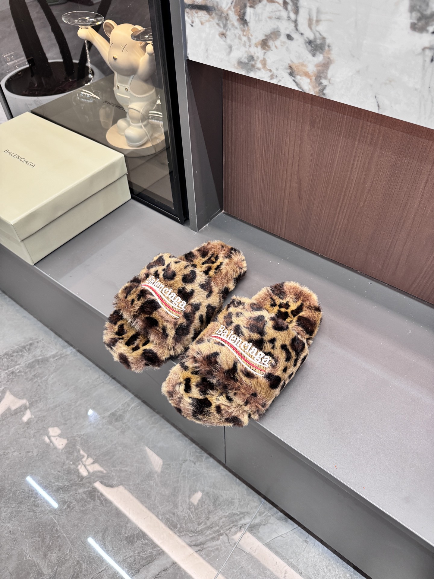 0411 New Breathable Loose Home Couple Logo Slippers