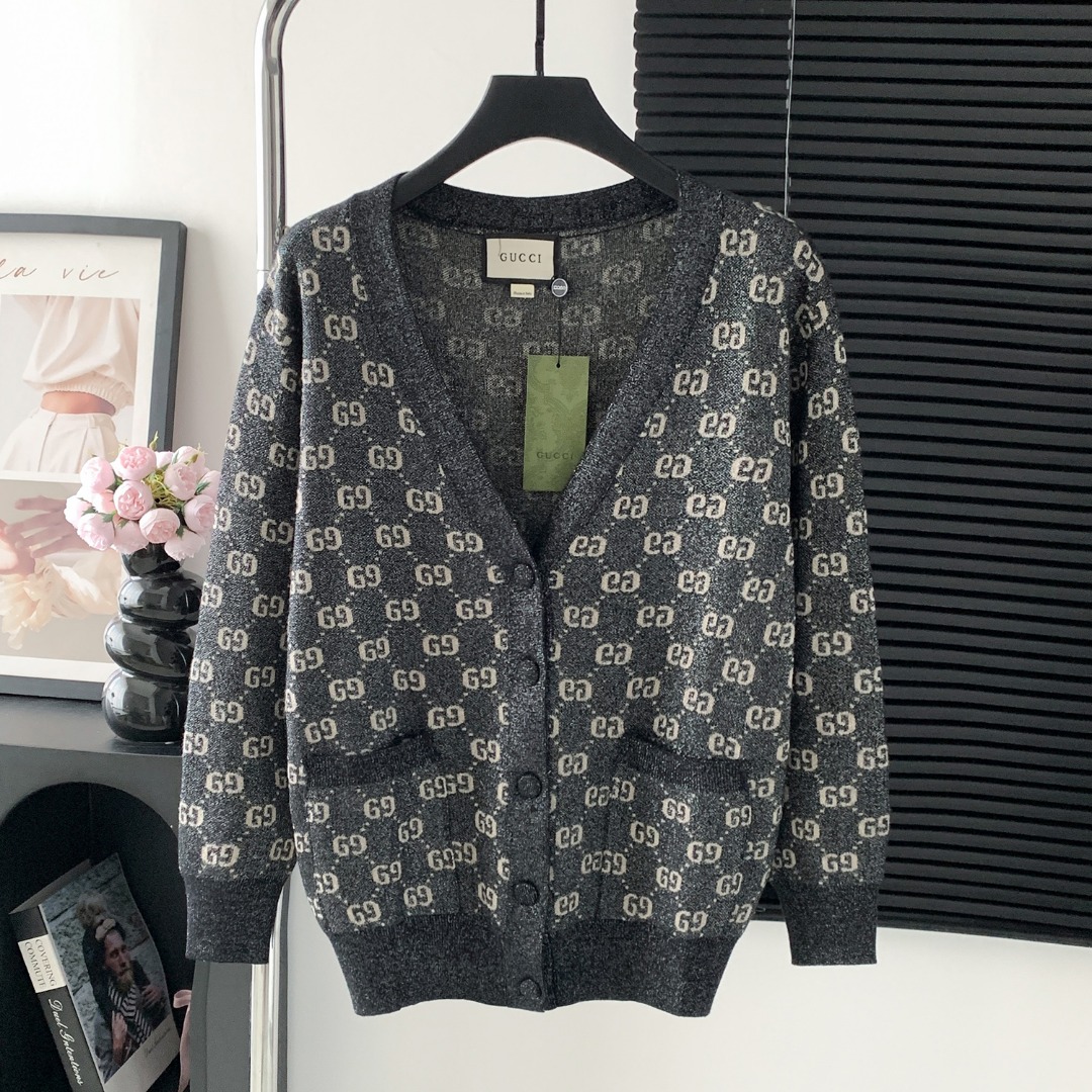 1021 Classic striped hooded sweater
