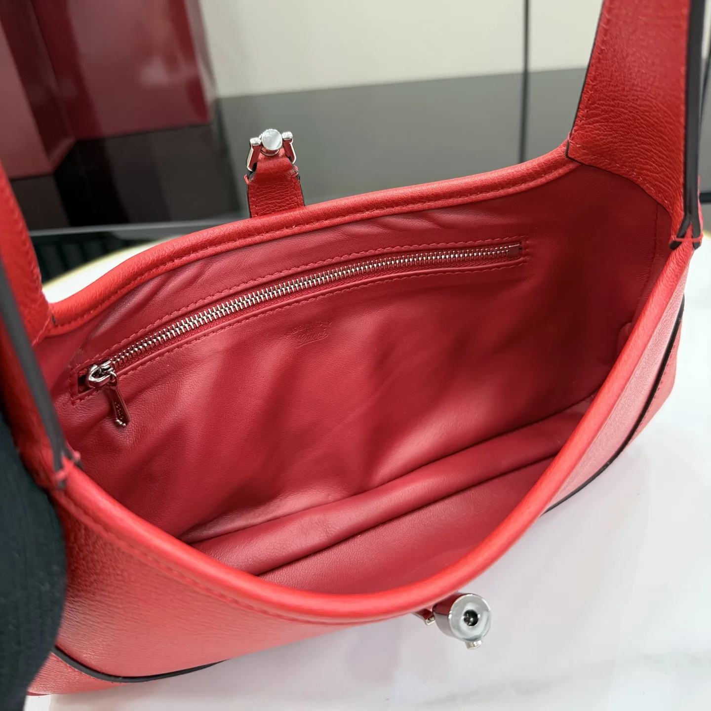 Gucci Red Jackie Grained Leather Shoulder Bag product photo from LabelPicks
