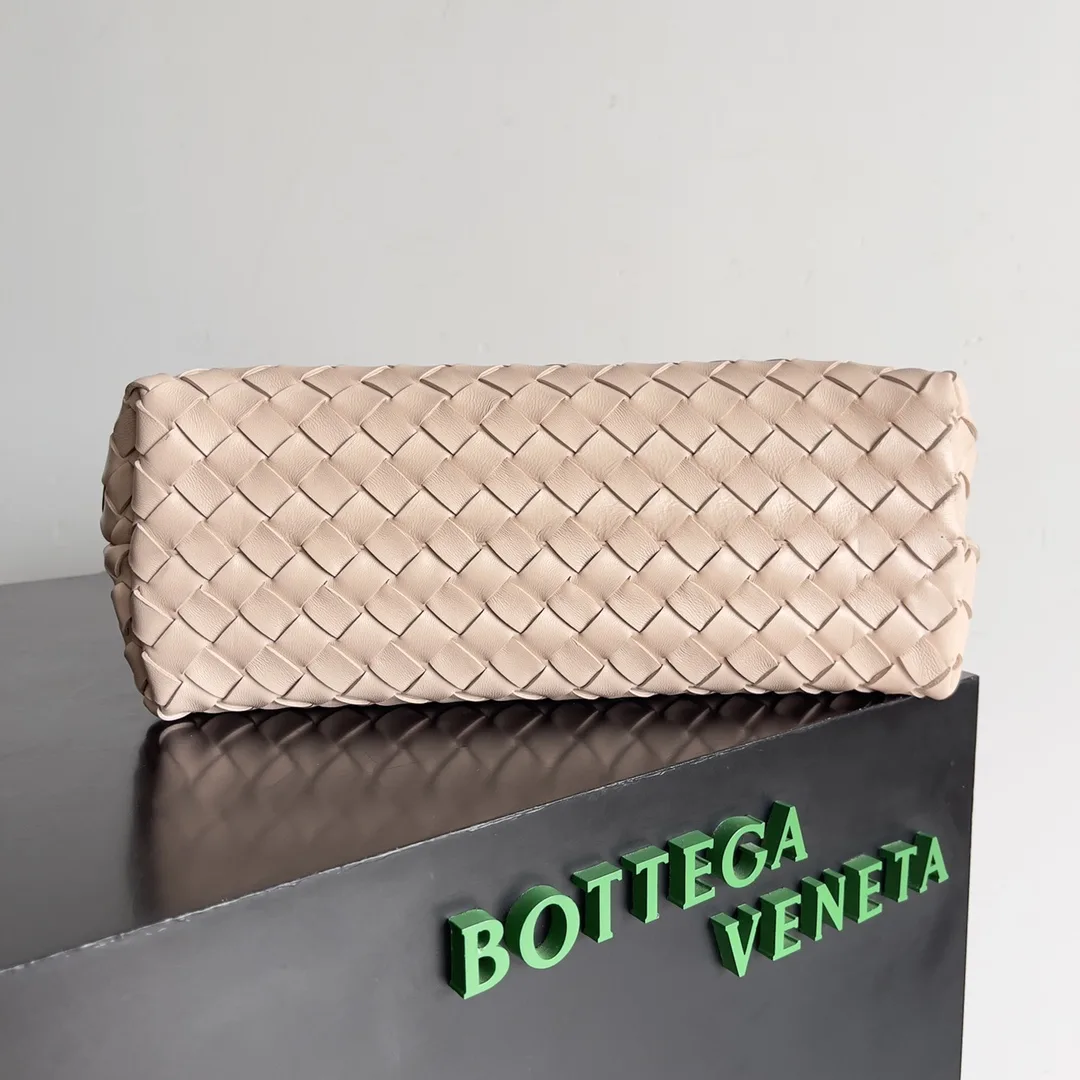 Bottega Veneta White Andiamo Intrecciato Woven Leather Top Handle Bag product photo from LabelPicks