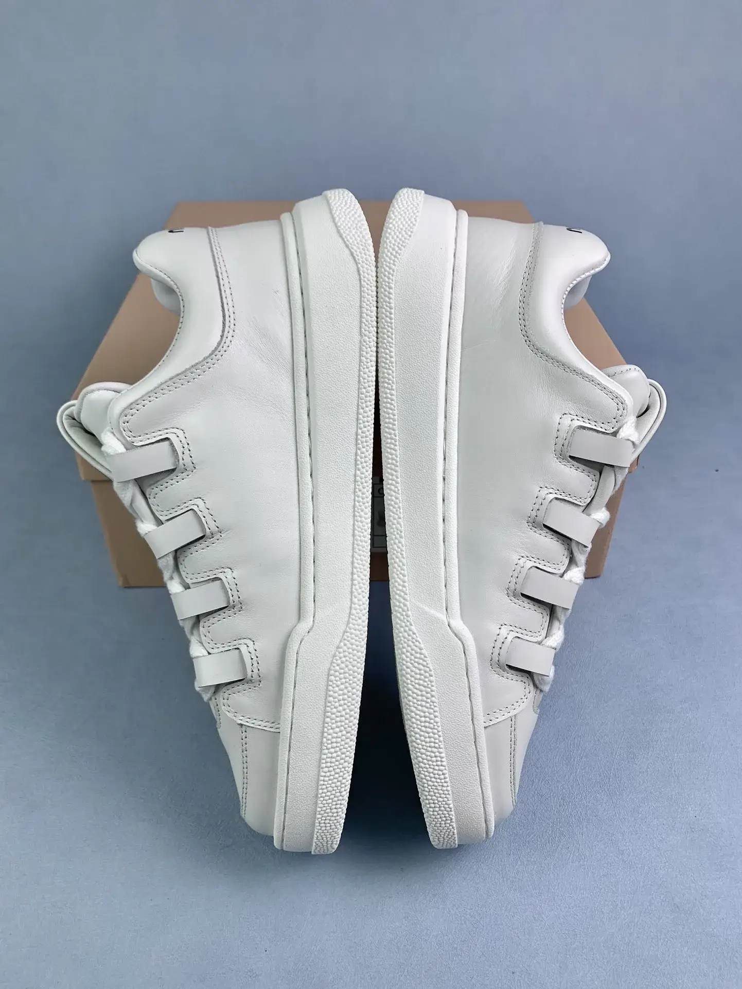 Leather sneakers product photo from LabelPicks