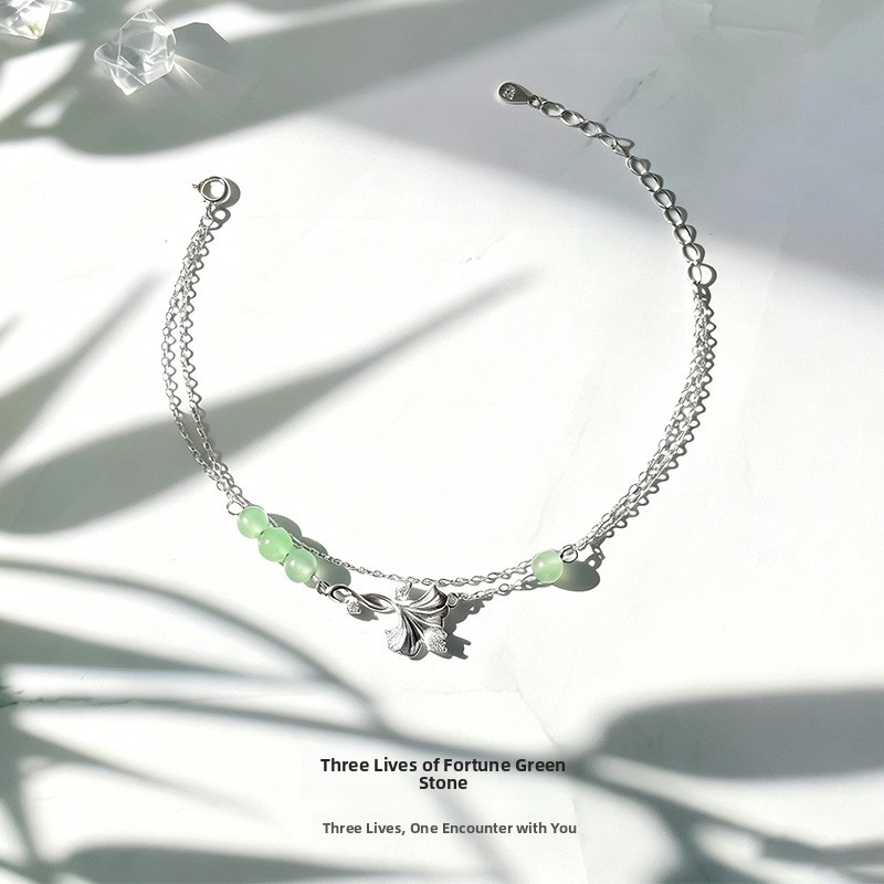 Sansheng has an apricot green stone bracelet, a 999 pure silver retro Chinese-style bracelet, a literary and artistic, lightweight, and luxurious piece of jewelry
