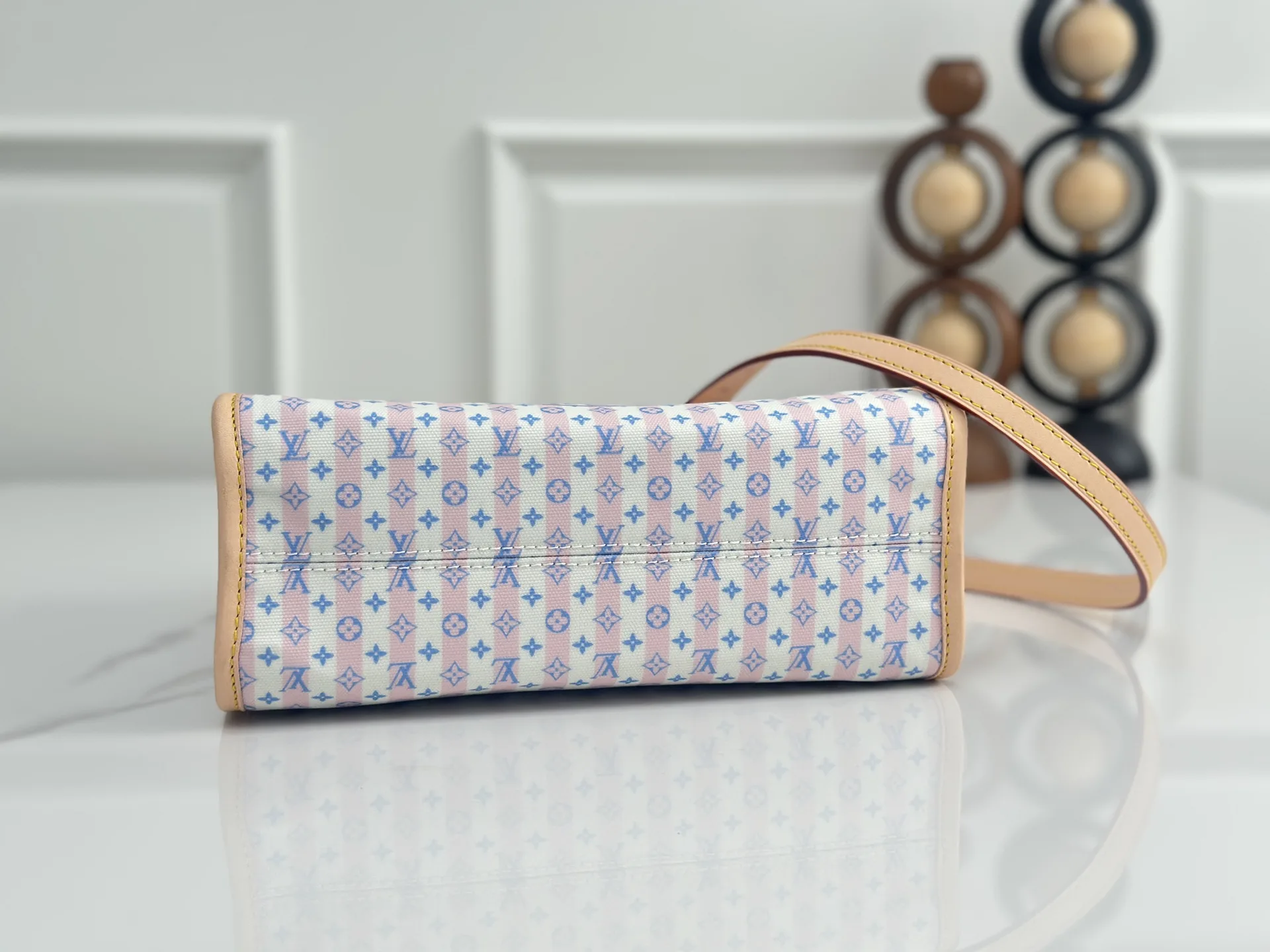 Louis Vuitton Onthego Monogram Canvas Tote Bag product photo from LabelPicks