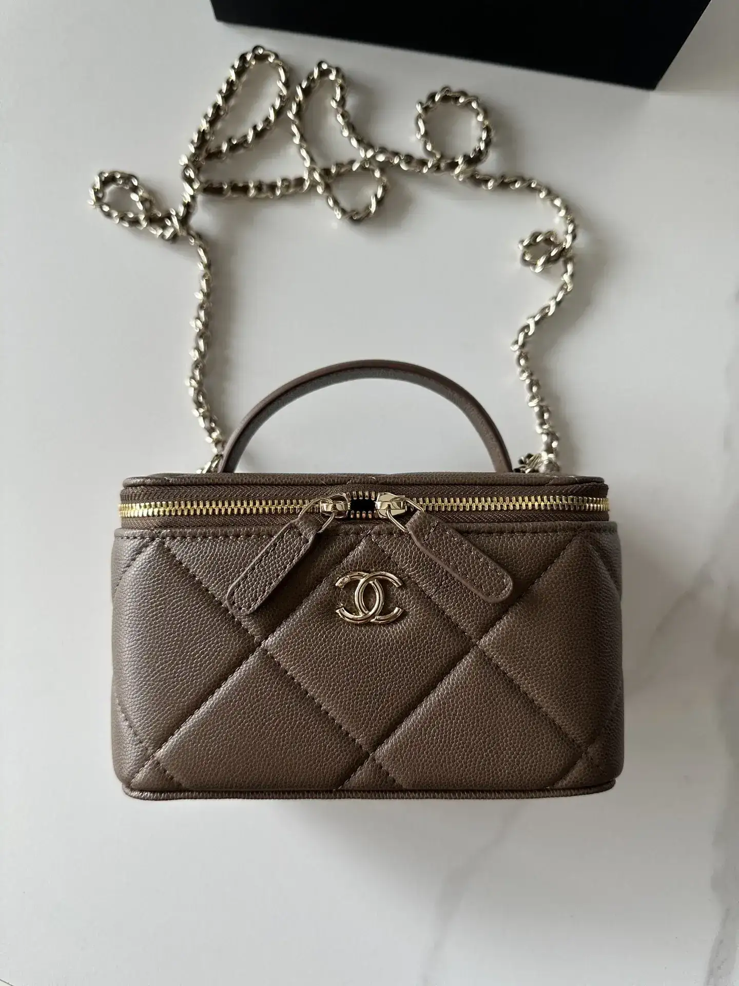 Chanel Versatile Shoulder Bag product photo from LabelPicks