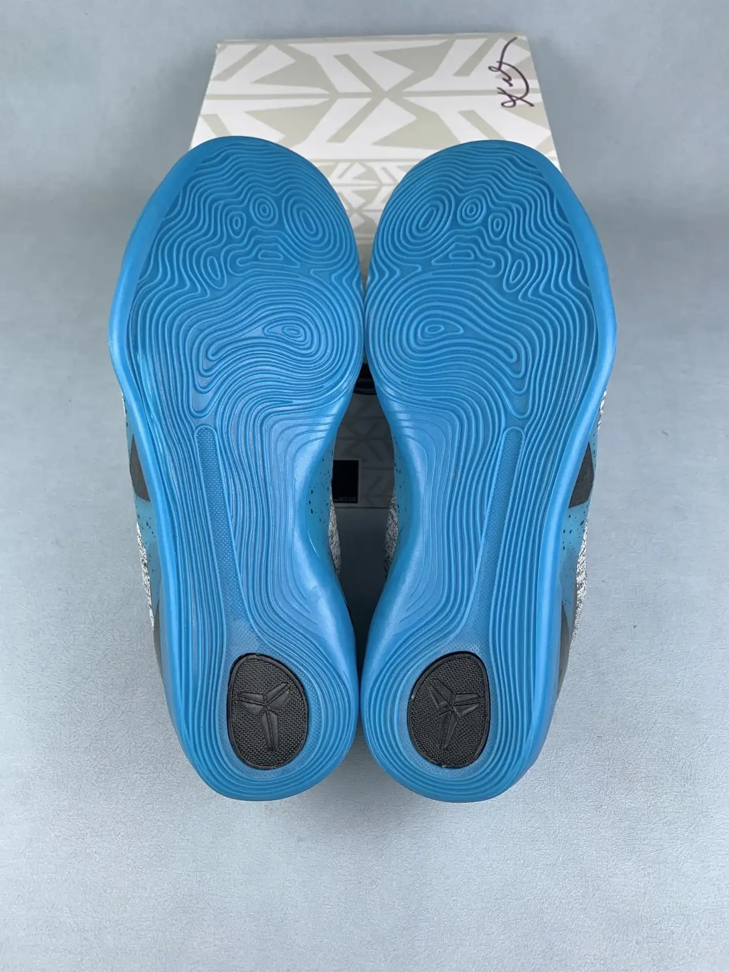 Nike Kobe IX Elite Low XDR 'Michael Jackson' Shoes product photo from LabelPicks
