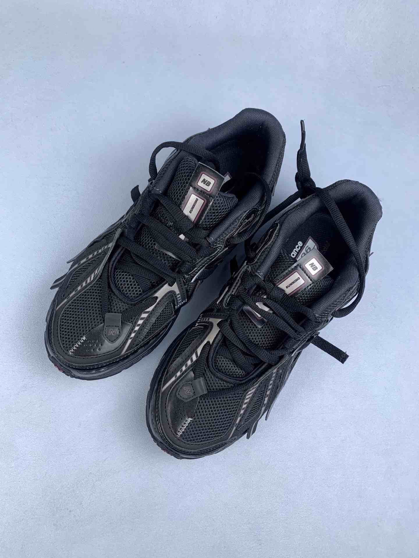 1906A Shoes