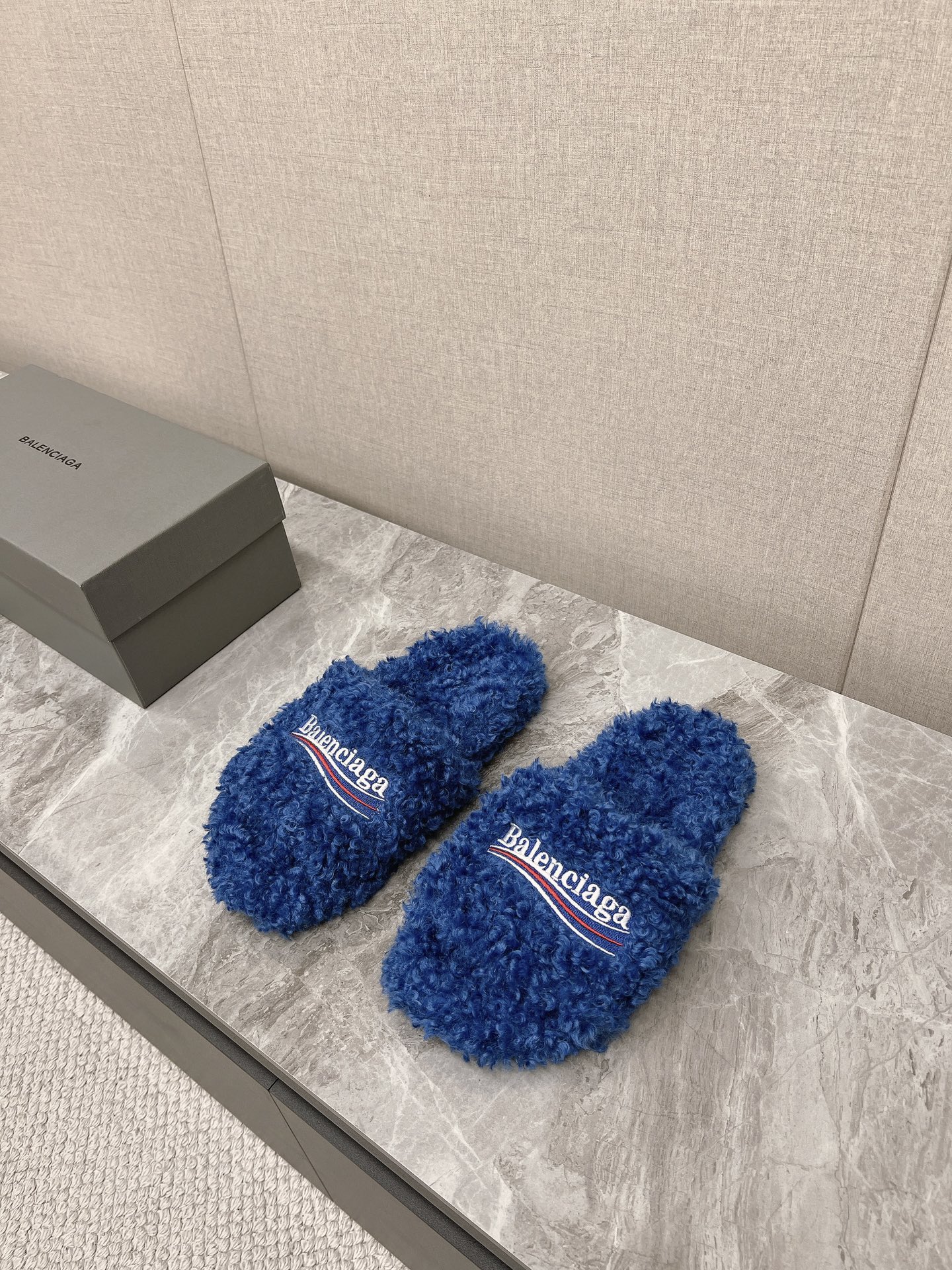 0411 New Breathable Loose Home Couple Logo Slippers