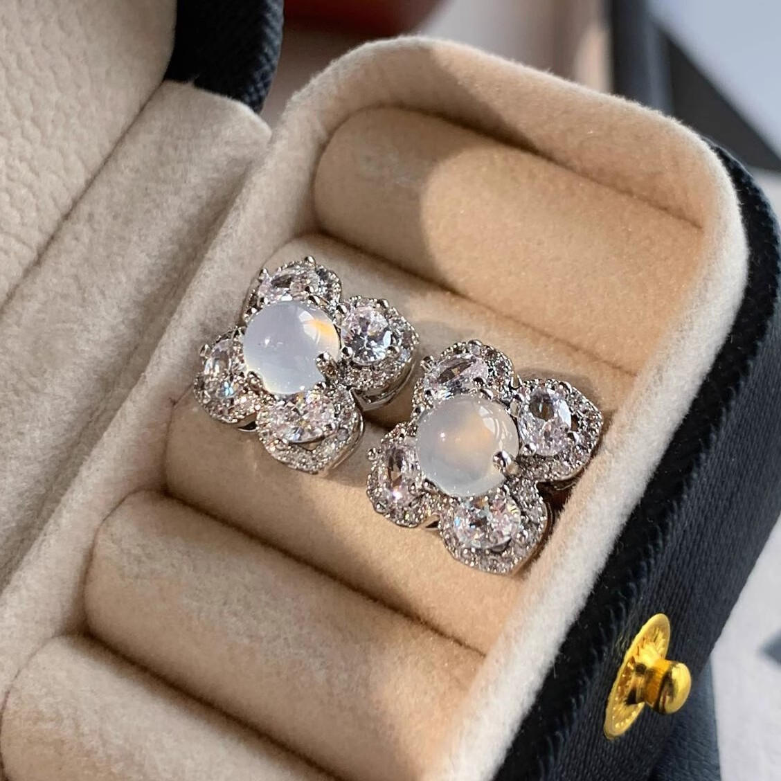 French-style vintage earrings, versatile and elegant, featuring delicate cubic zirconia and chalcedony, with a unique four-leaf clover design, offering a minimalist yet sophisticated look