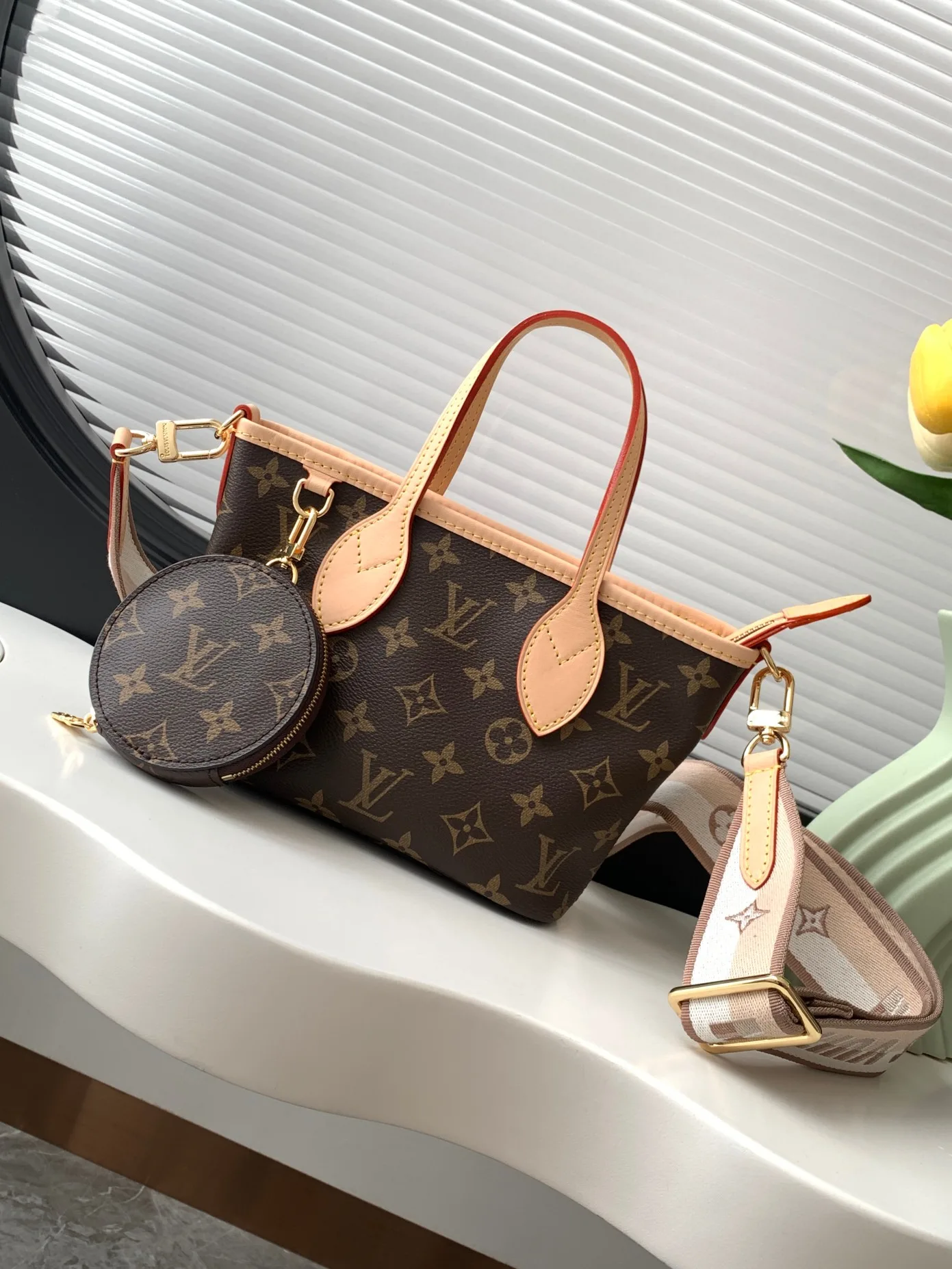 Louis Vuitton Neverfull Top Handle Bag product photo from LabelPicks