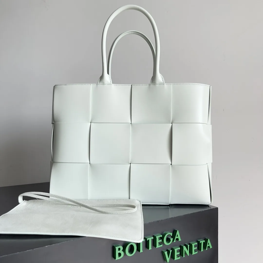 Bottega Veneta Carryall Tote Bag product photo from LabelPicks