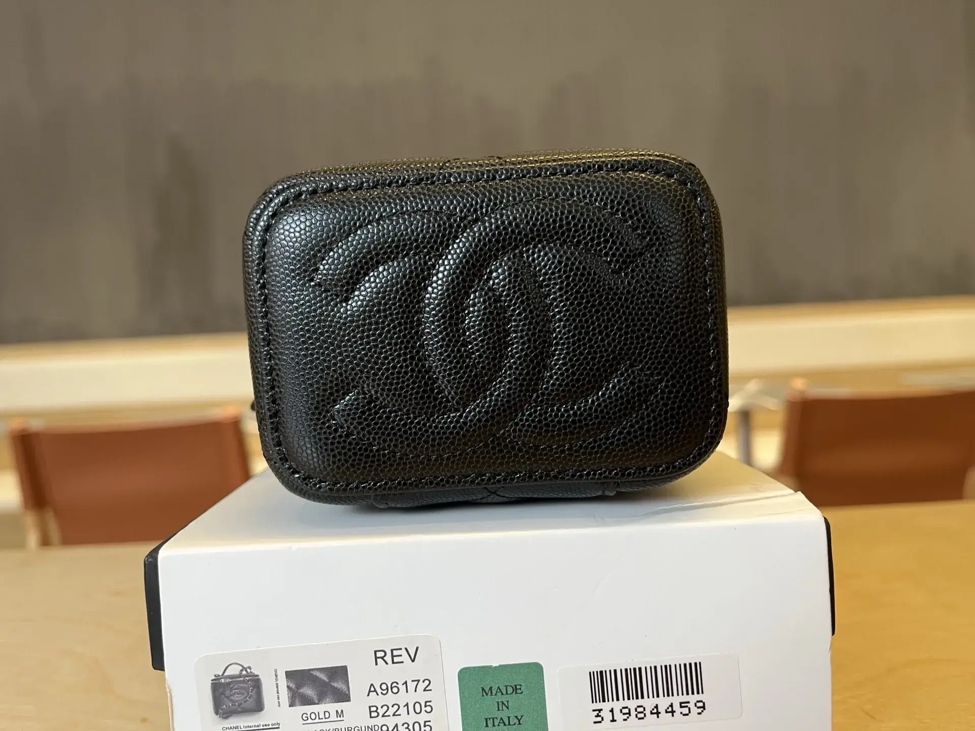 Chanel White Quilted Leather Shoulder Bag product photo from LabelPicks