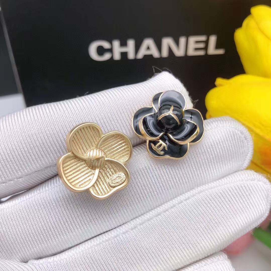 CHANEL Camellia stud earrings