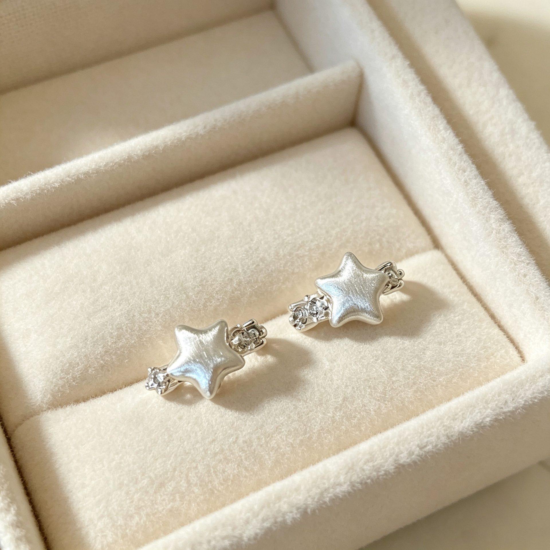 Korean-style minimalist brushed star earrings, niche design, light luxury with a high-end feel, ins-style earrings, popular influencer ear hoops
