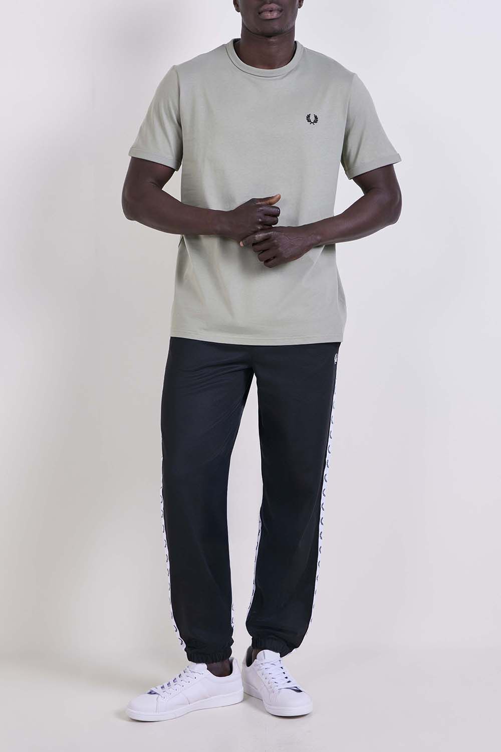 FRED PERRY חולצת טי בגזרה ישרה