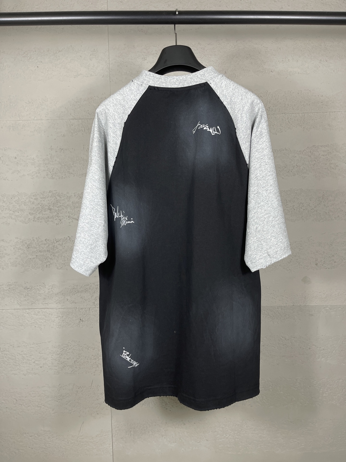 Letters Embroidery Print Round Neck Raglan Sleeve T-Shirt