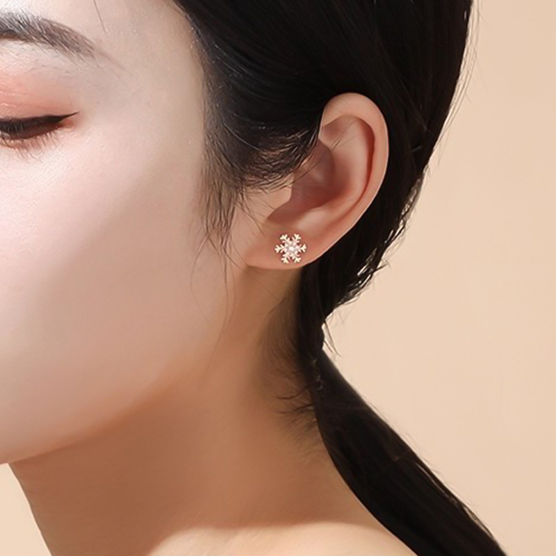 925 sterling silver weekly earrings, a touch of luxury and sophistication, featuring a four-leaf clover and eight-pointed star design, fashionable and elegant, perfect as a Valentine's Day gift