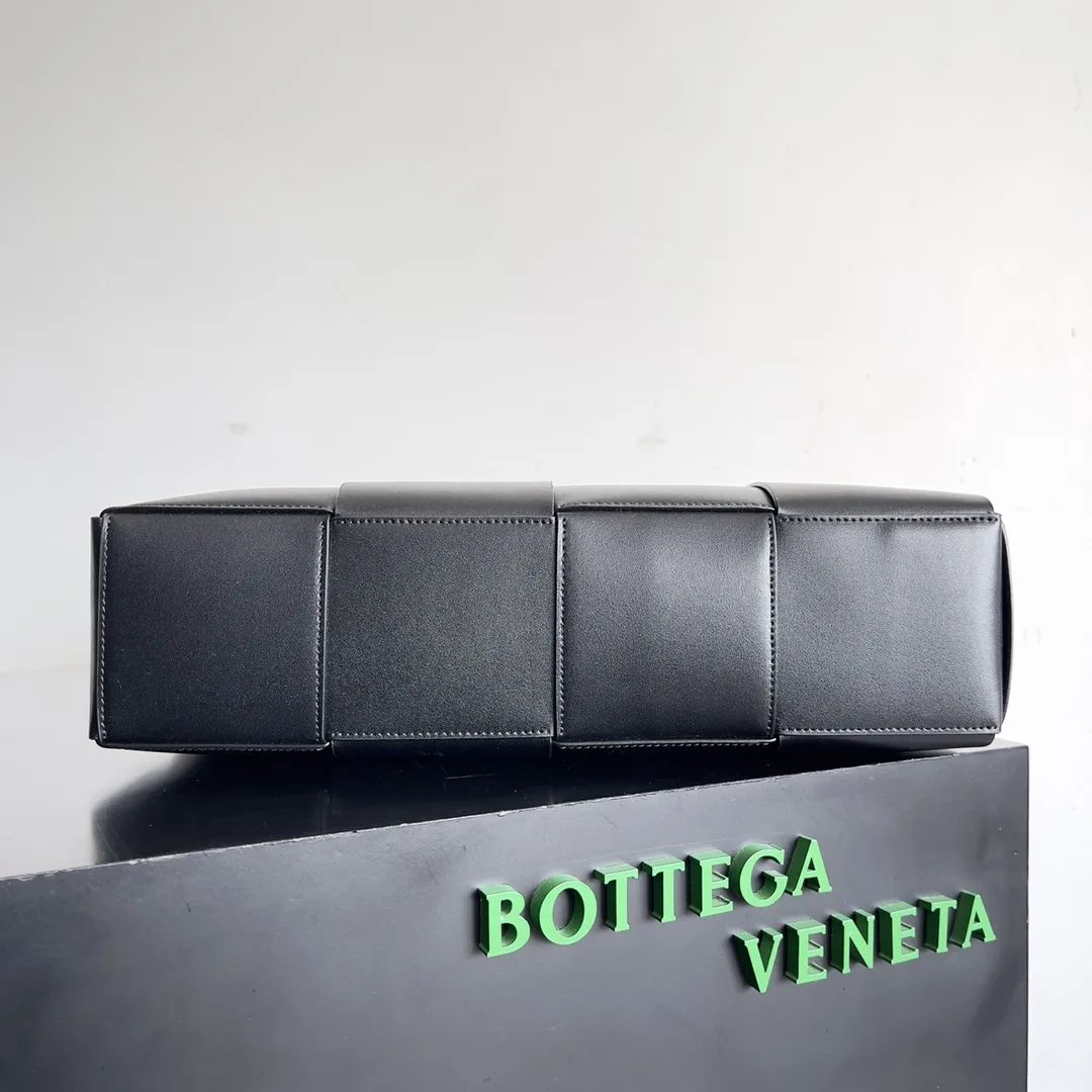 Bottega Veneta Roomy Tote Bag product photo from LabelPicks