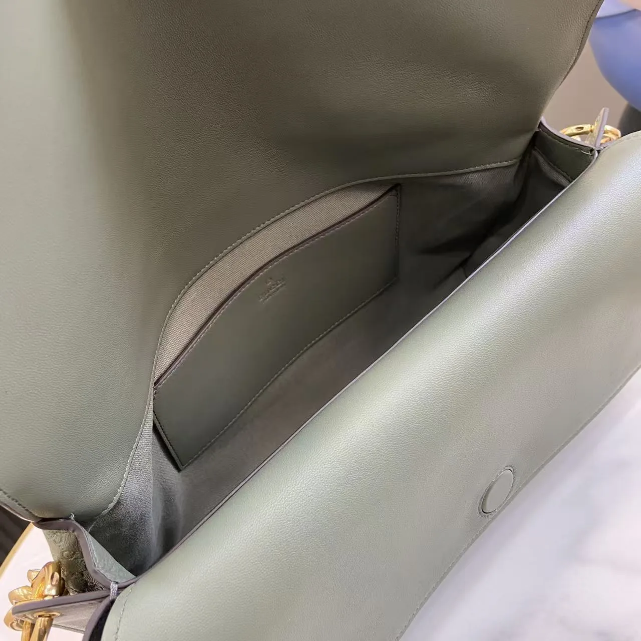 Gucci GG Supreme Canvas Shoulder Bag product photo from LabelPicks