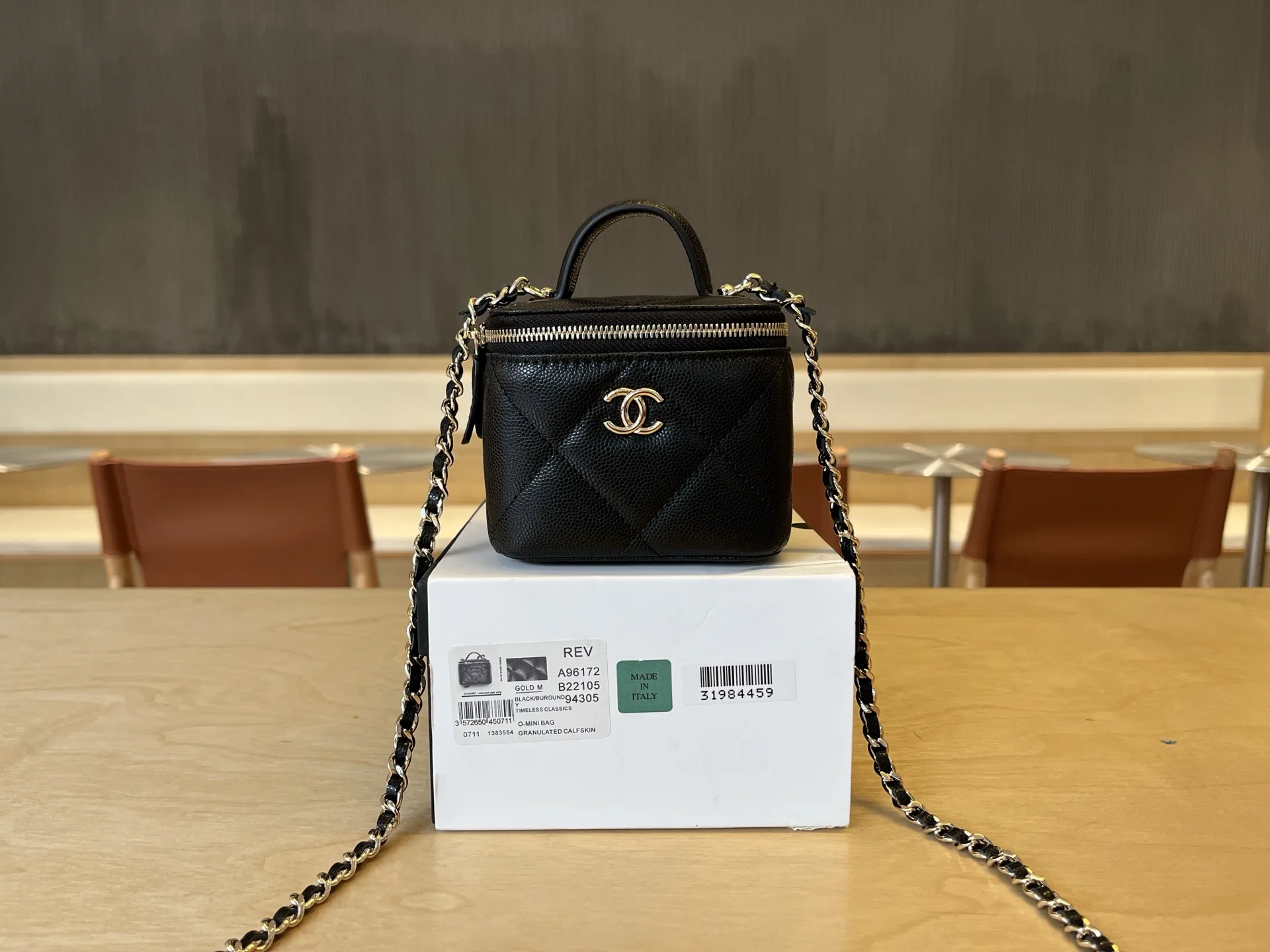 Chanel White Quilted Leather Shoulder Bag product photo from LabelPicks