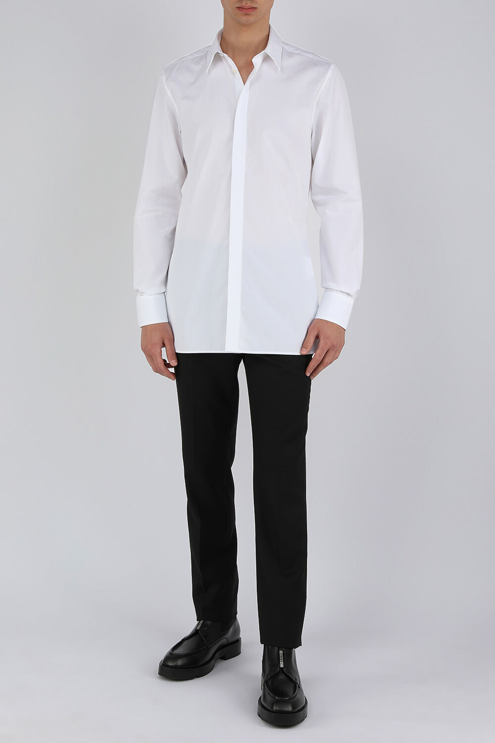 GIVENCHY חולצה מכופתרת לבנה עם לוגו רקום