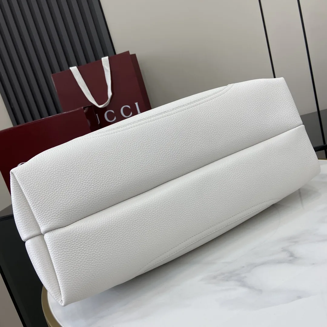 Gucci White Grained Leather Shoulder Bag product photo from LabelPicks