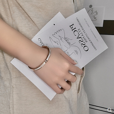 Shell bracelet female hand jewelry high sense simple personality minority design feeling Bracelet